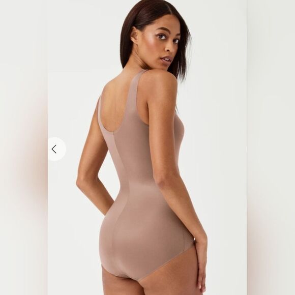 EUC SPANX shape™ Women's  Slimming Invisible Tank Brief Bodysuit Cafe Au Lait - Picture 4 of 12